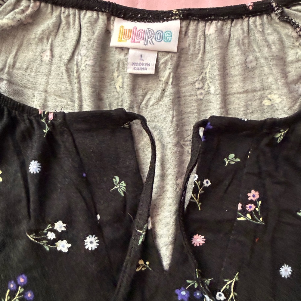 LuLaRoe Debra 3/4 sleeve top - Picture 3 of 5